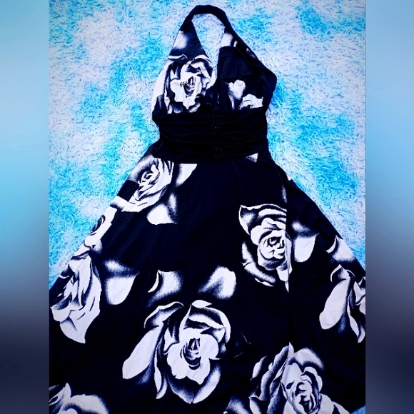 Size 12 beautiful dress. - Picture 2 of 2